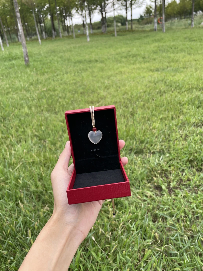 爱心女款时尚百搭冰种玉髓玛瑙小吊坠 拍一发一 多样性发货