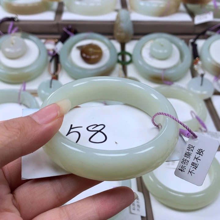 未镶嵌手镯和田玉