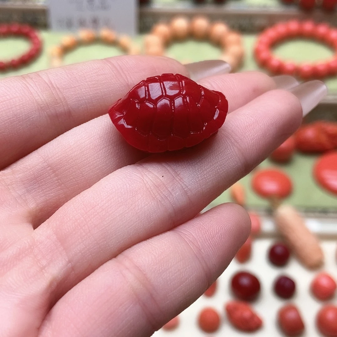 龟壳红色雕刻件一二三