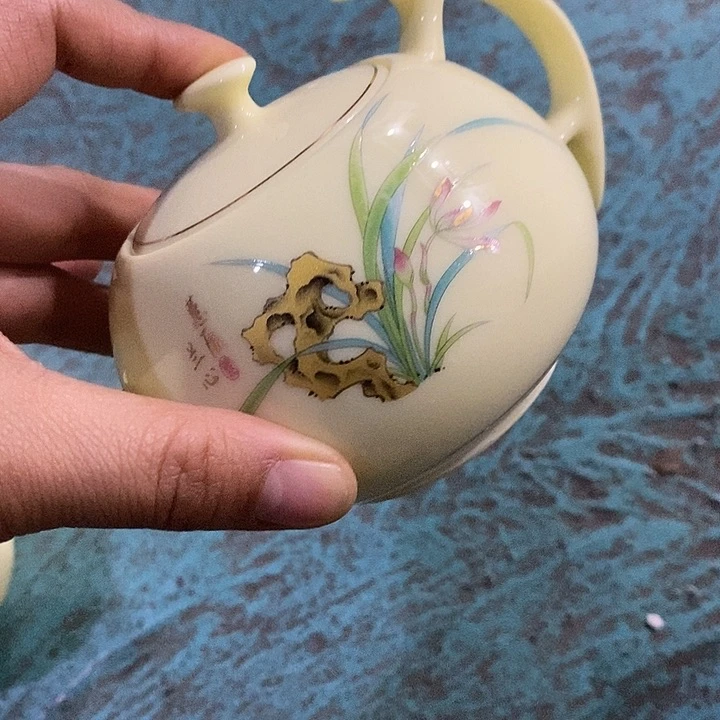 摆件陶黄稀土兰花描金壶