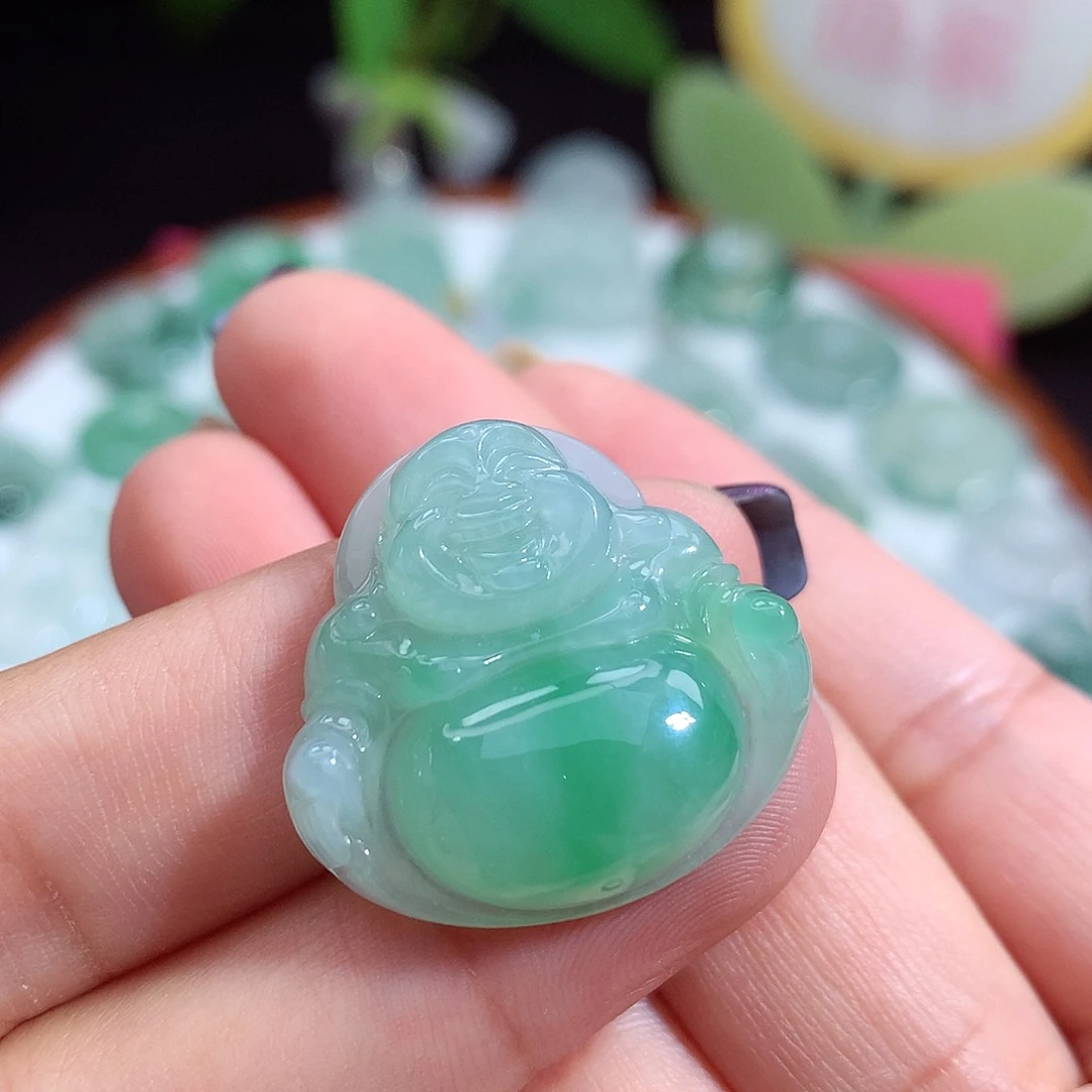 翡翠未镶嵌颈饰佛公