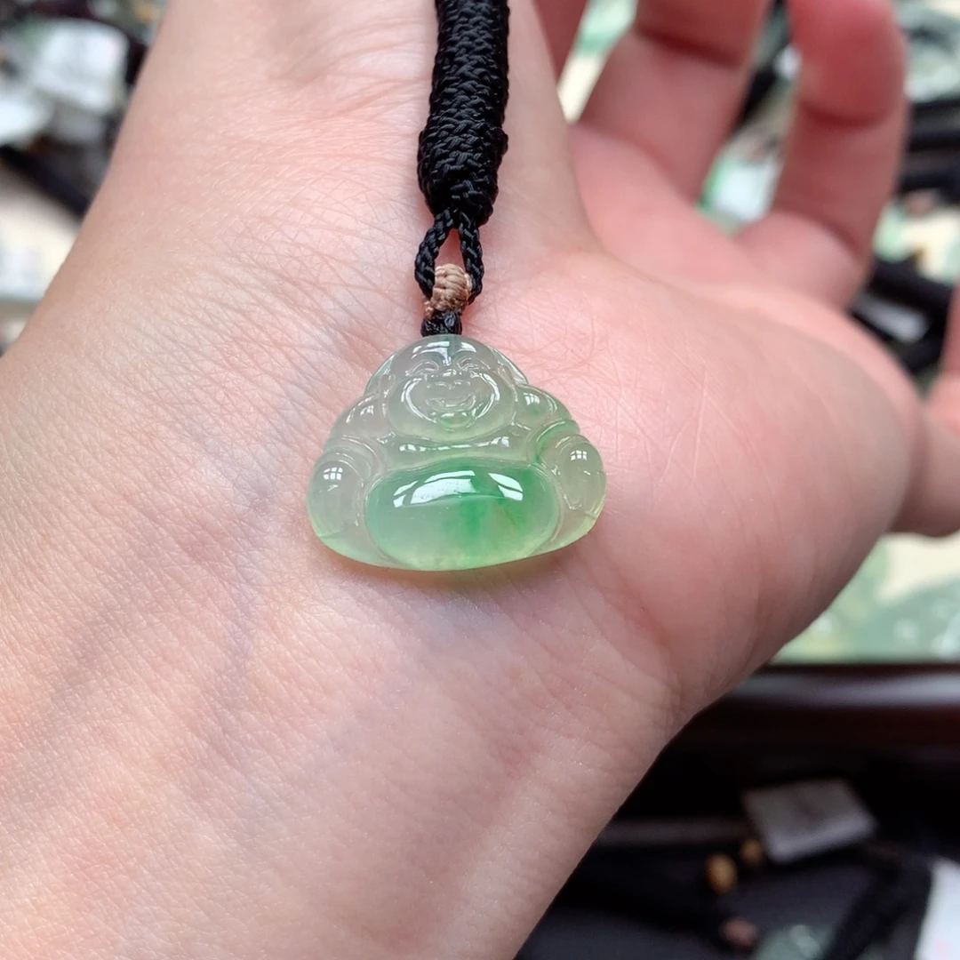 翡翠未镶嵌颈饰佛公