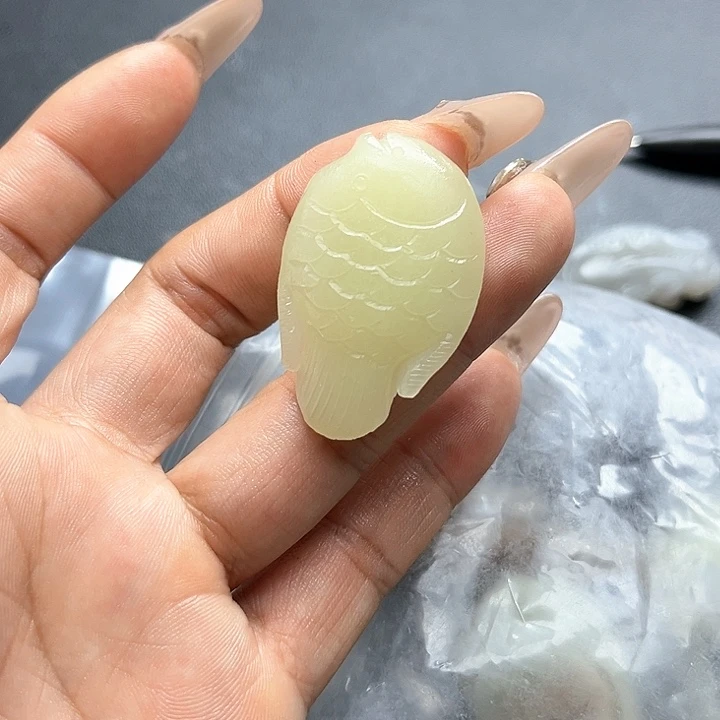 【闪购商品】颈饰未镶嵌和田玉轩*