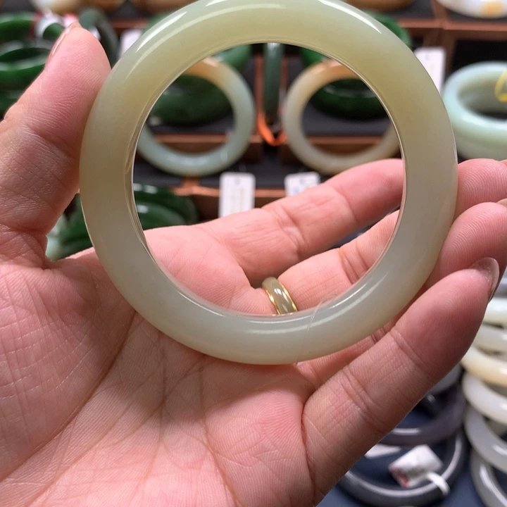 【闪购商品】未镶嵌手镯和田玉
