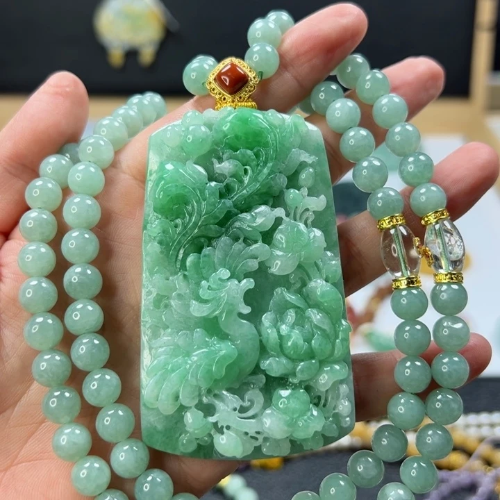 颈饰未镶嵌翡翠吊坠