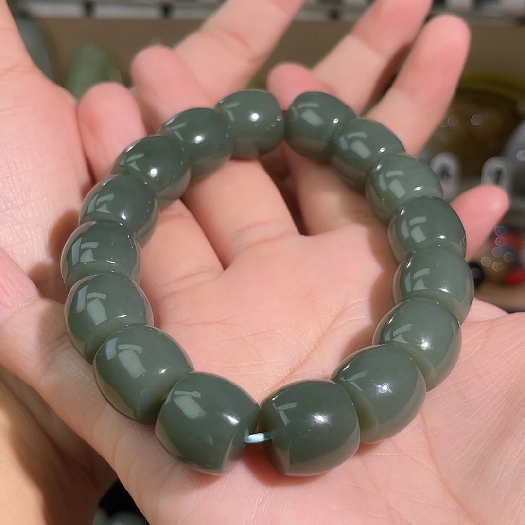 王***登和田玉未镶嵌手串