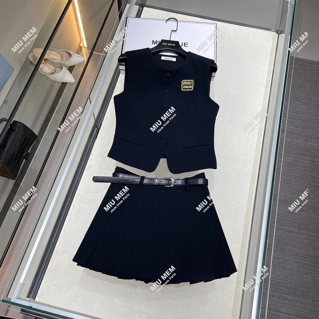 MIUMEM早秋新款穿搭短款a字裙裤女学院风马甲套装裙两件套DY4559