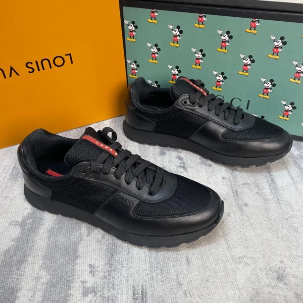 95新 Prada/普拉达 黑色布面休闲运动鞋/41.5码