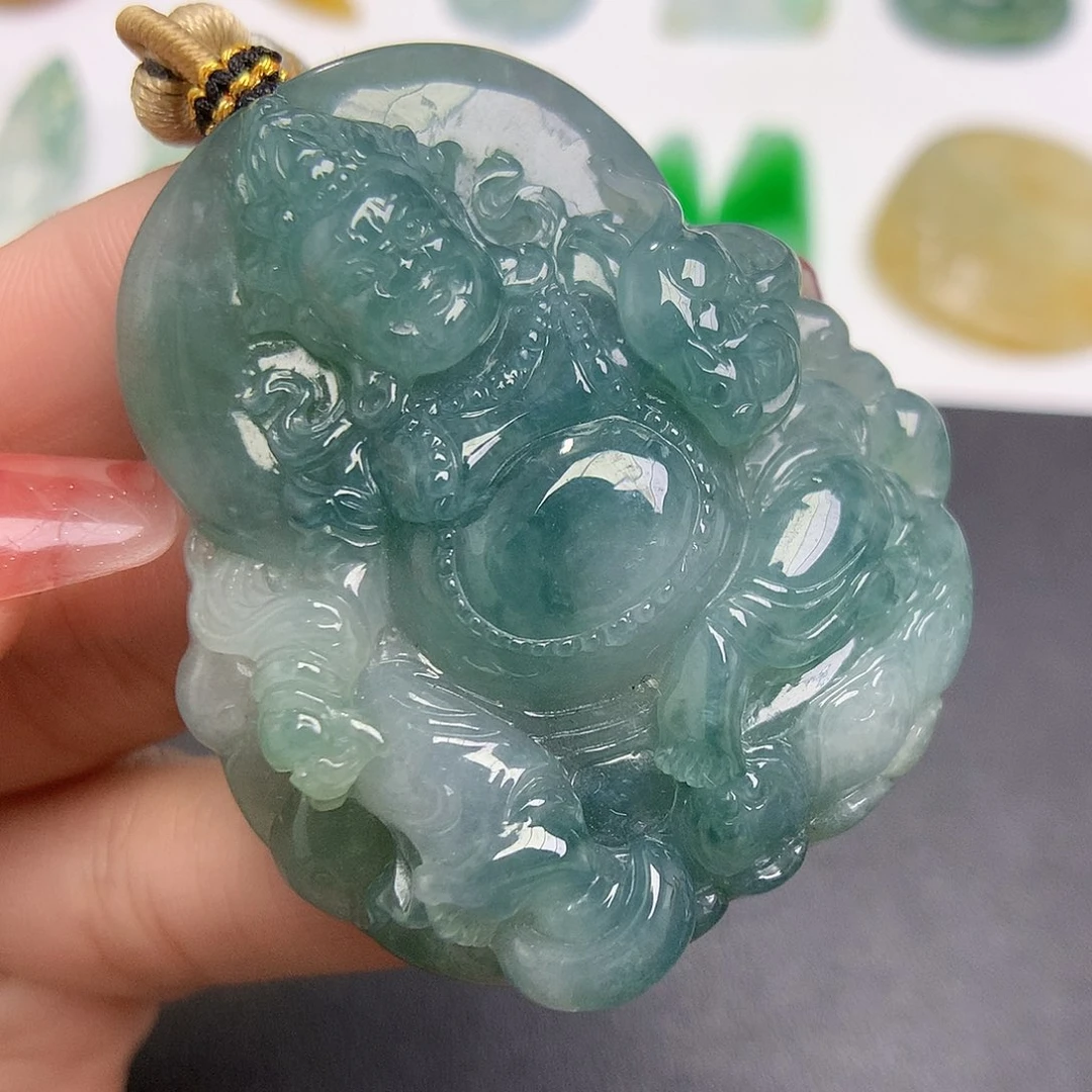 翡翠颈饰未镶嵌黄财神
