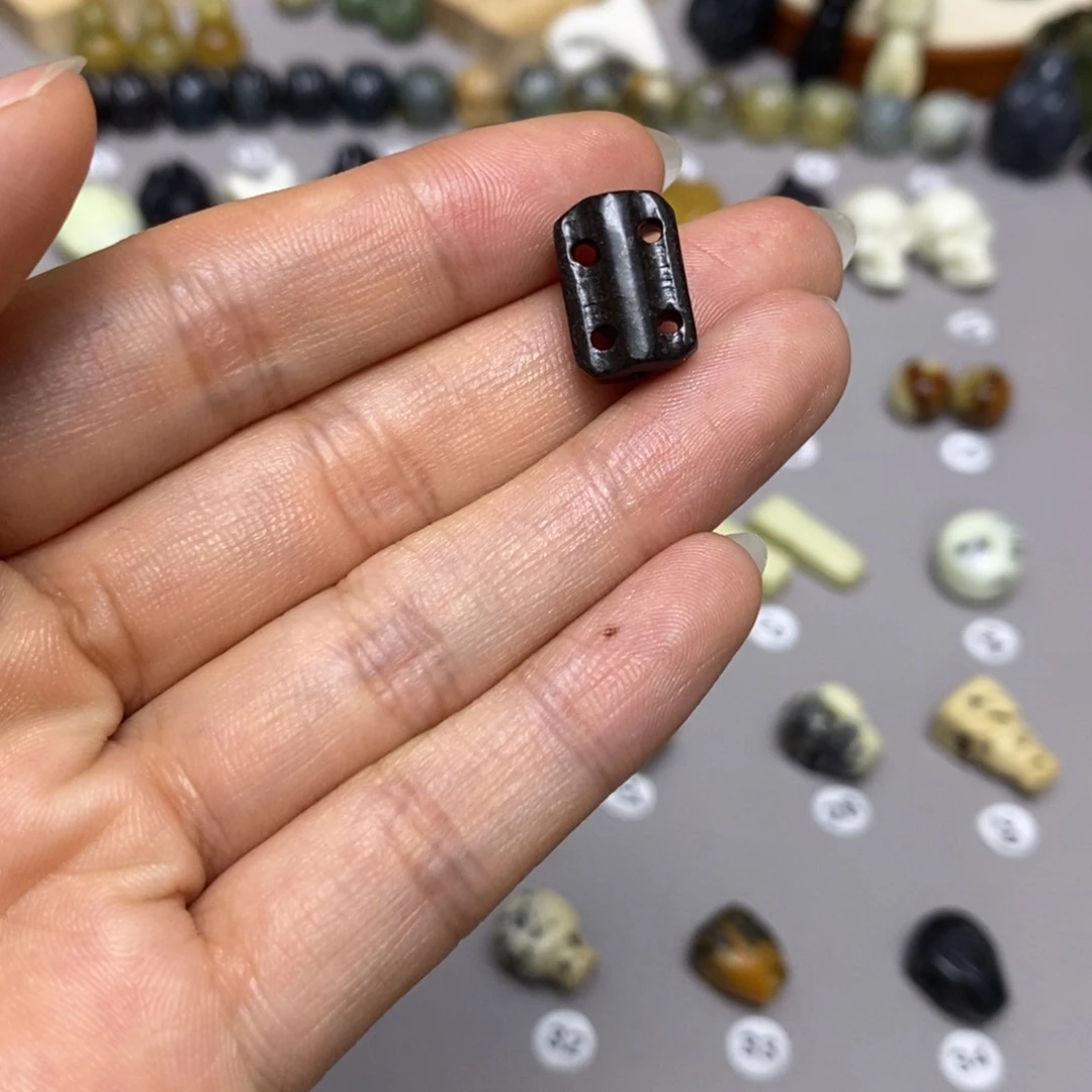 蛇纹石玉配饰合金沾***?