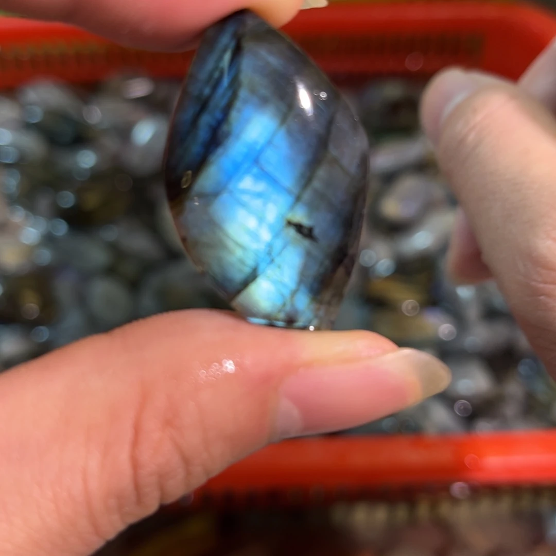 拉长石吊坠未镶嵌无****螂