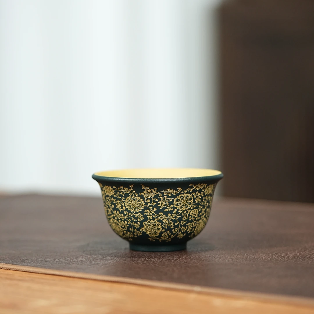 【利贞l紫砂缠枝莲小压手杯】原矿段泥 约100cc 手工制作主人杯CHTY