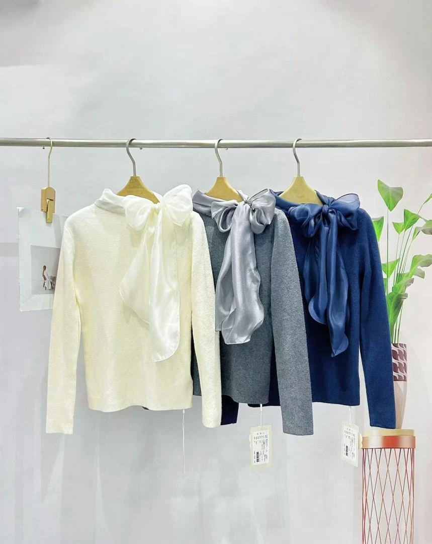 早安家 【2407339】设计感蝴蝶结系带针织衫