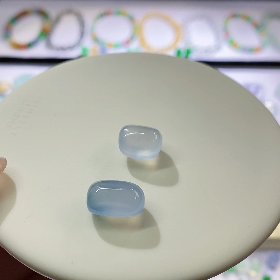 裸石翡翠两颗价不同