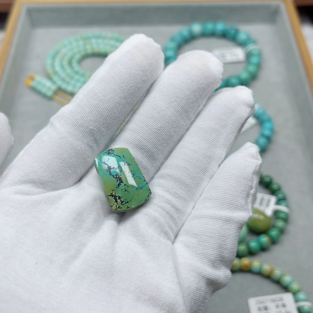 绿松石未镶嵌挂件