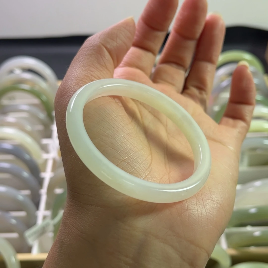 和田玉手镯52.5圈未镶嵌