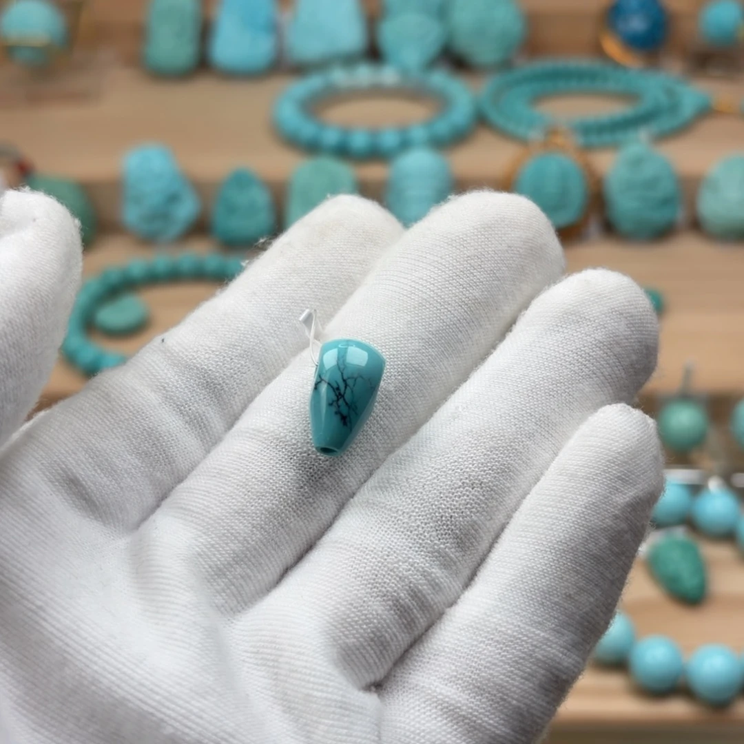 坐***家绿松石未镶嵌珠宝奇石