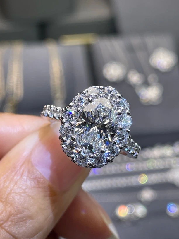 【合成/培育】18K金K白镶嵌重金豪华围镶2克拉鸽子蛋戒指