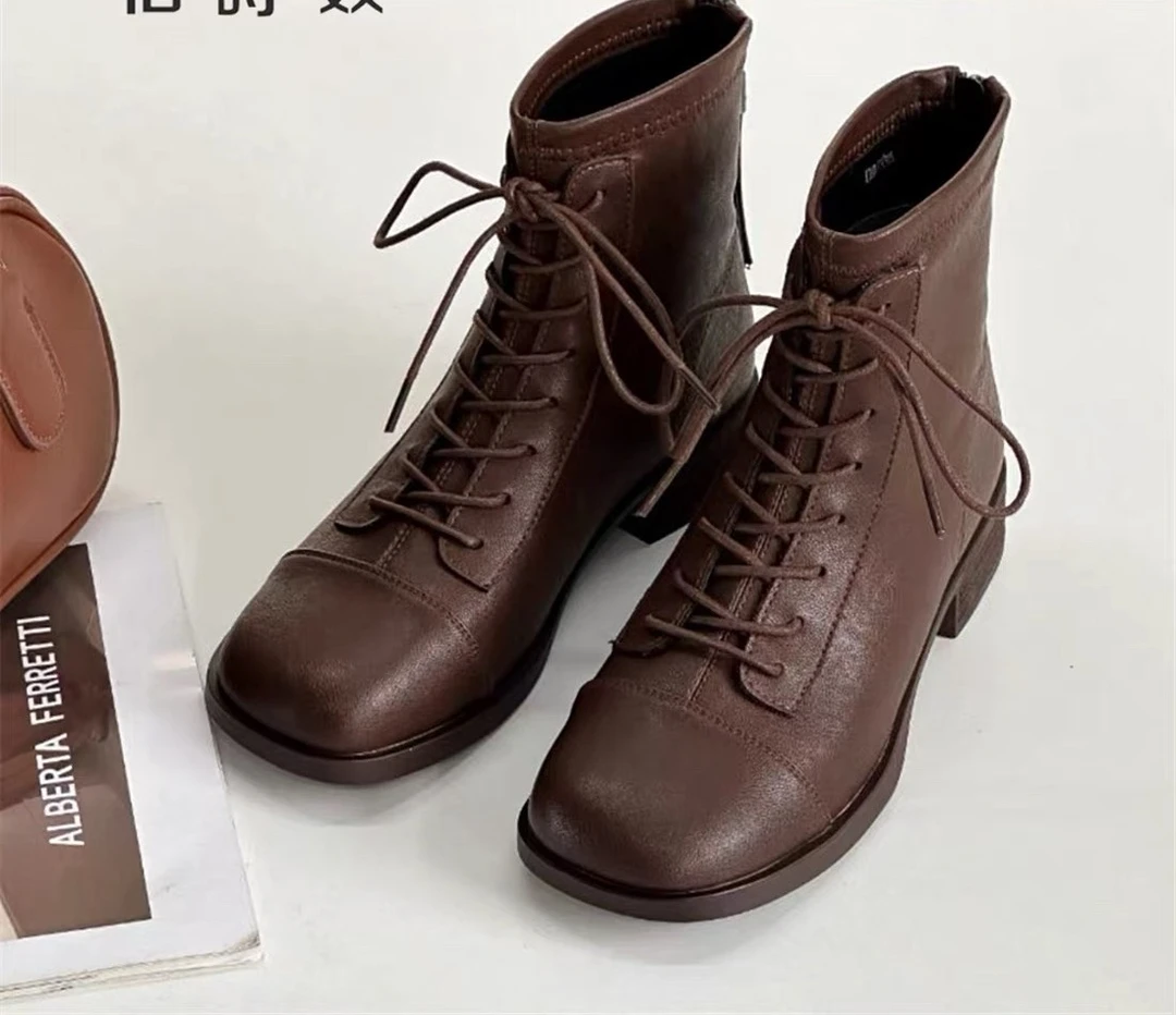 德家 秋冬女鞋低跟休闲显脚小短靴百搭靴 9813