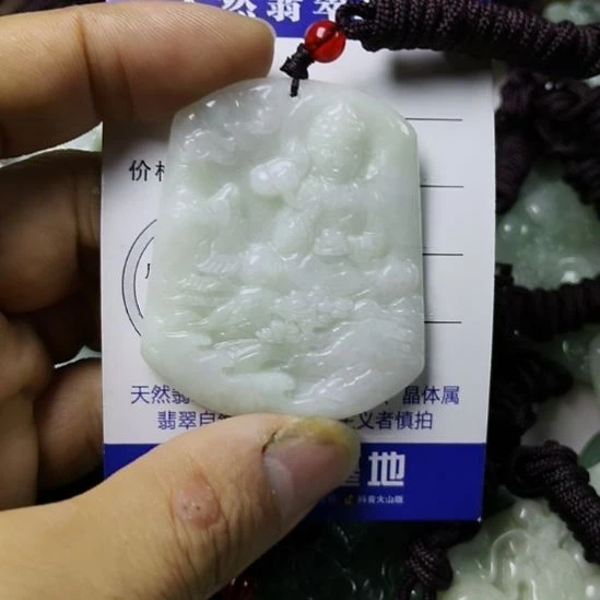 翡翠未镶嵌颈饰挂件