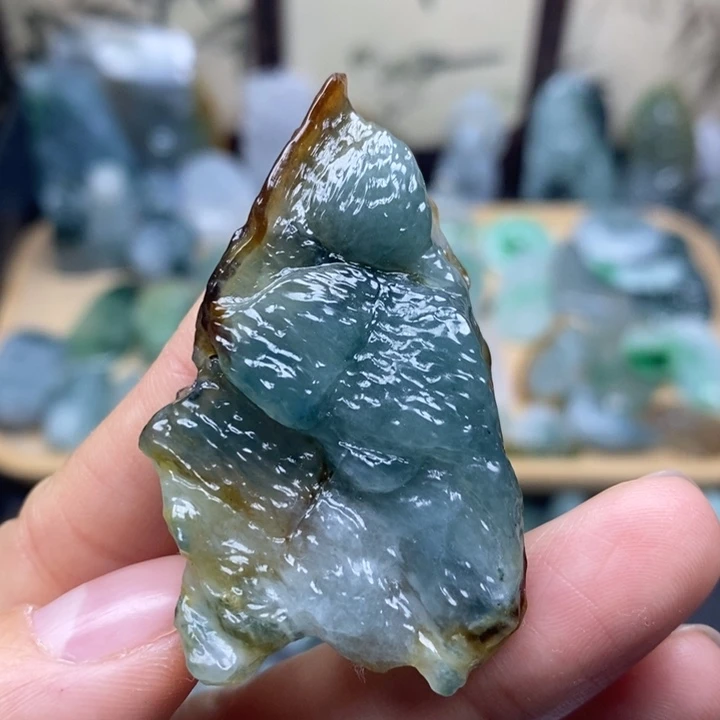 翡翠未镶嵌颈饰随形