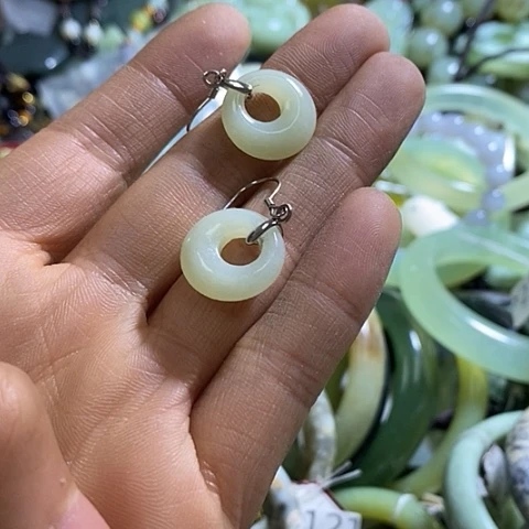 和田玉耳环未镶嵌一对