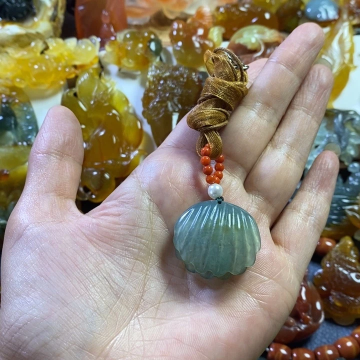 蛇纹石玉未镶嵌颈饰