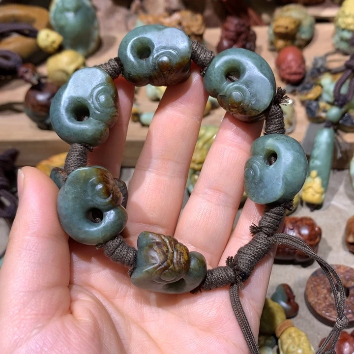 未镶嵌岫岩河磨玉（透闪石质玉）挂件