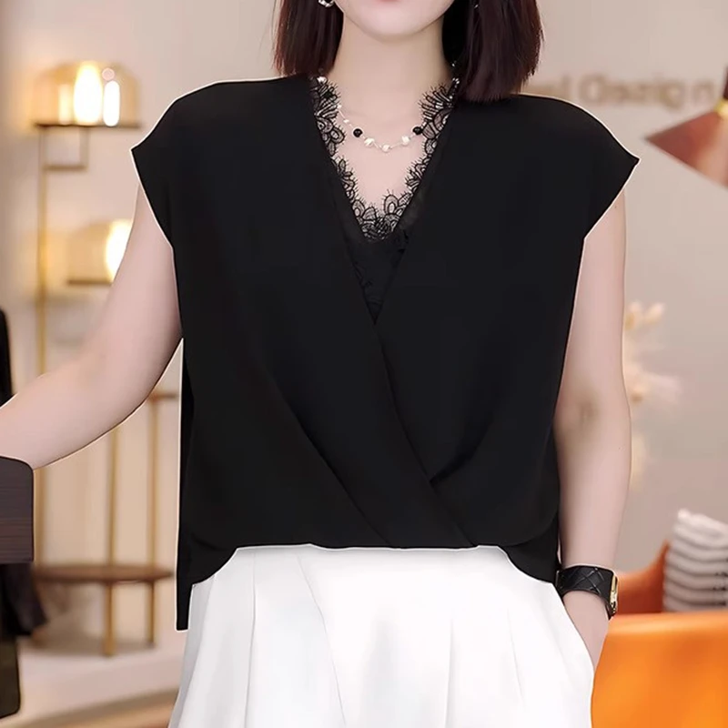 法式优雅不规则拼接蕾丝V领小衫女新款轻薄透气高级洋气显瘦上衣