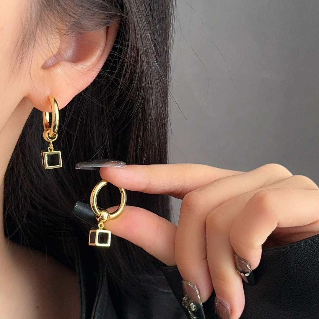 夏季百搭耳饰 一款多戴黑金撞色方块耳环轻奢百搭耳扣E1542