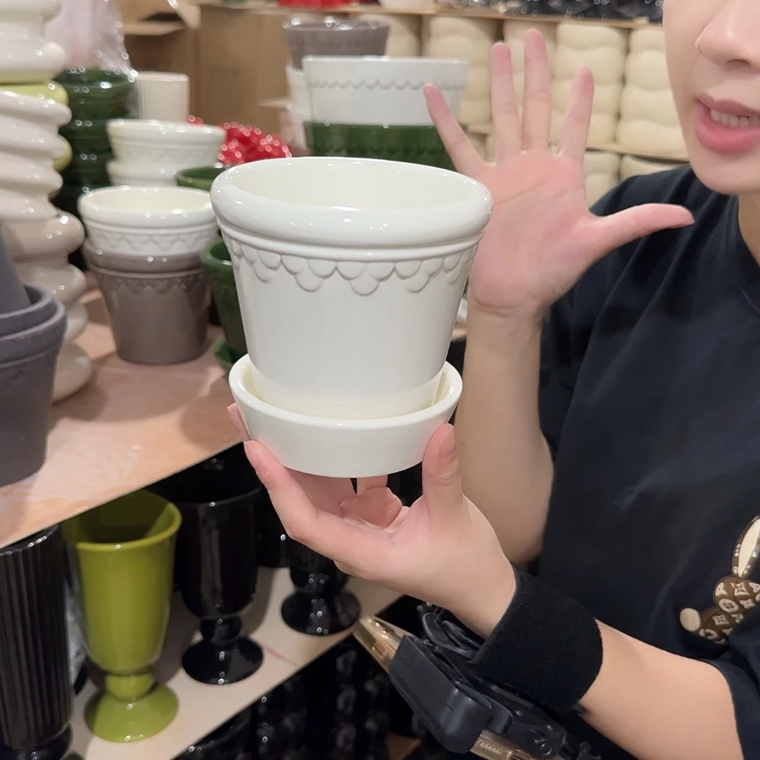 b4白色带托花盆花盆花盆