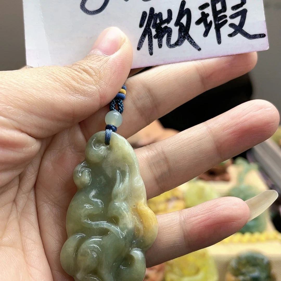 蛇纹石玉颈饰未镶嵌