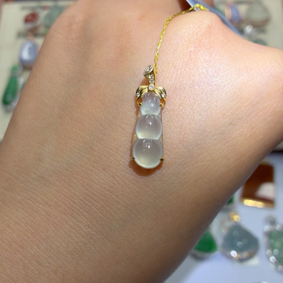 翡翠18K金镶嵌颈饰