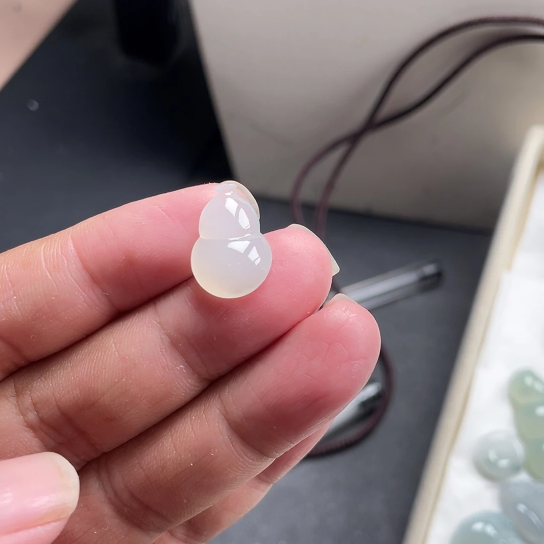 翡翠未镶嵌颈饰888899988