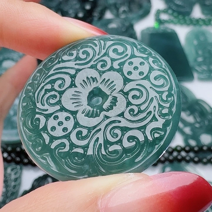 颈饰未镶嵌翡翠天然的A货翡翠多样性发其一