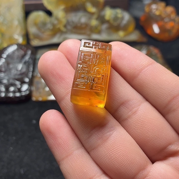 琥珀未镶嵌颈饰05