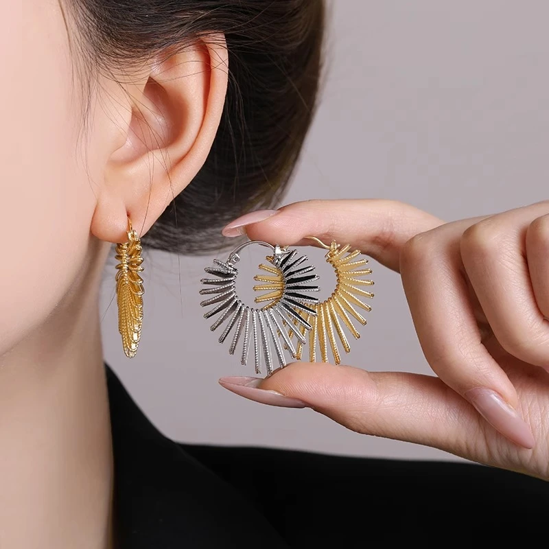 合金耳饰 金属夸张线条桃心耳扣耳环设计感小众耳钉2025新款独特