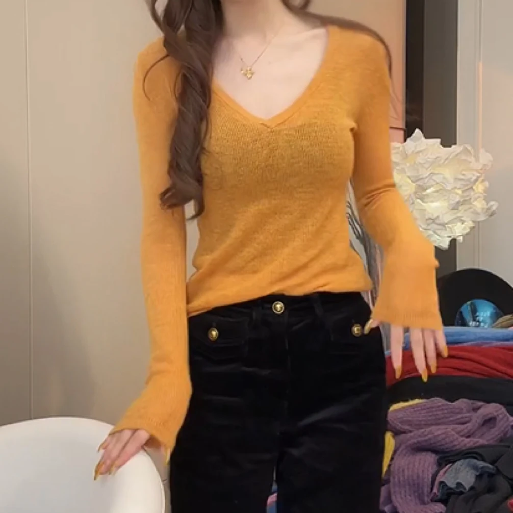 法式薄款内搭纯欲V领打底针织衫女秋冬新款时尚百搭气质纯色毛衣