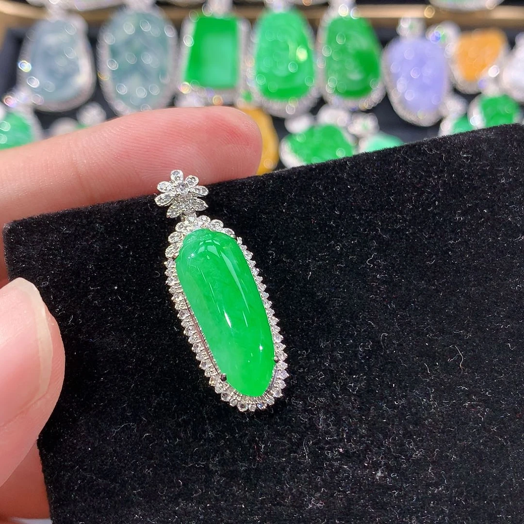 翡翠18K金镶嵌颈饰