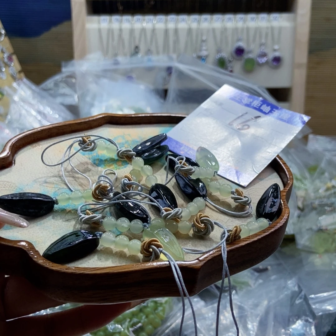 岫玉未镶嵌吊坠吊坠多样性，发一