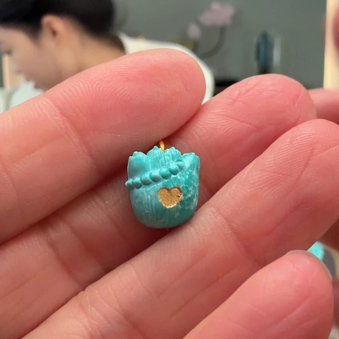 绿松石未镶嵌颈饰