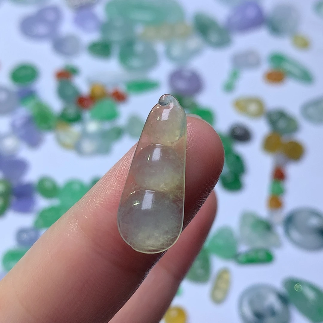 翡翠未镶嵌颈饰豆