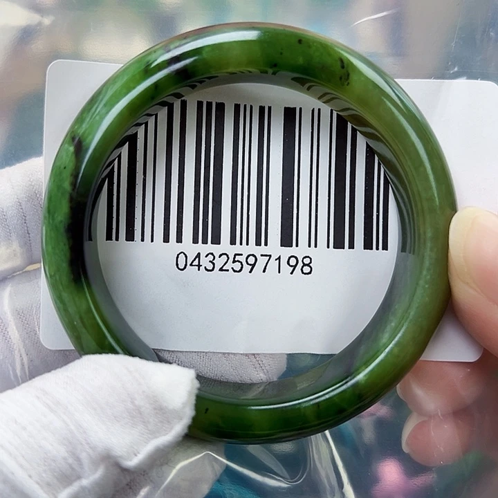 ****落和田玉未镶嵌手镯微瑕53