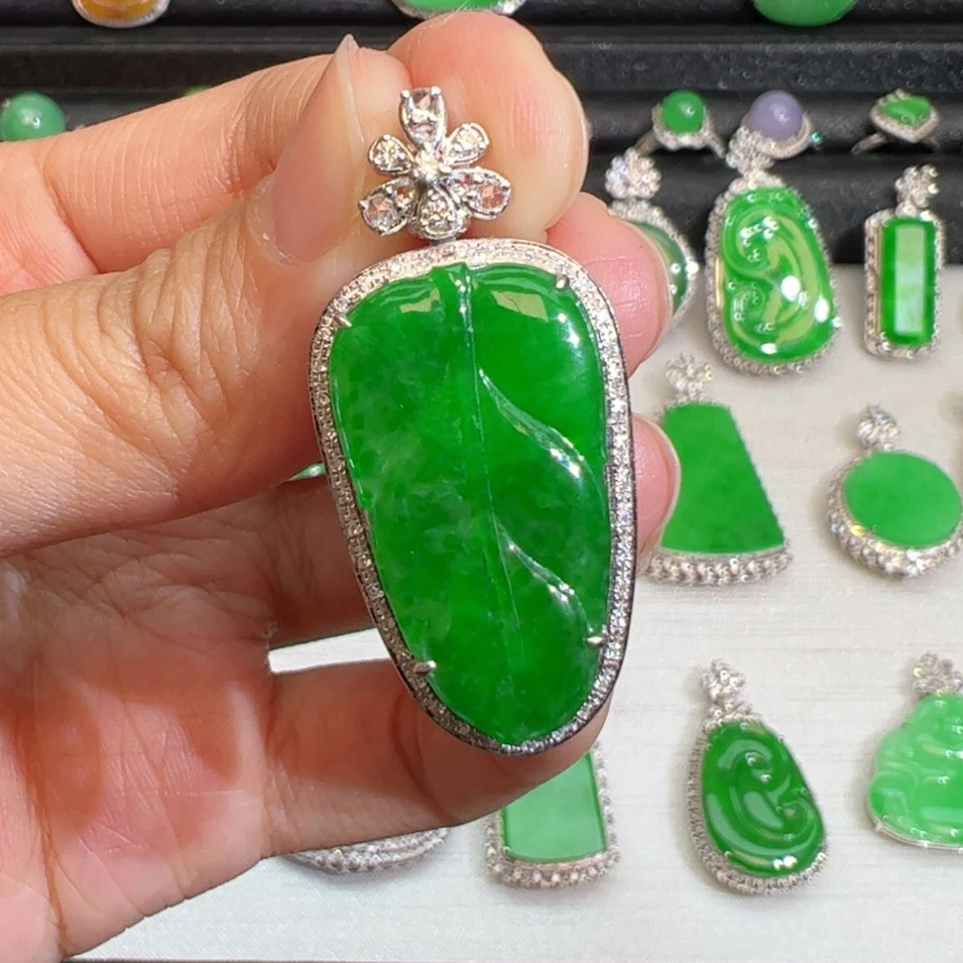 翡翠吊坠(不含链)18K金镶嵌