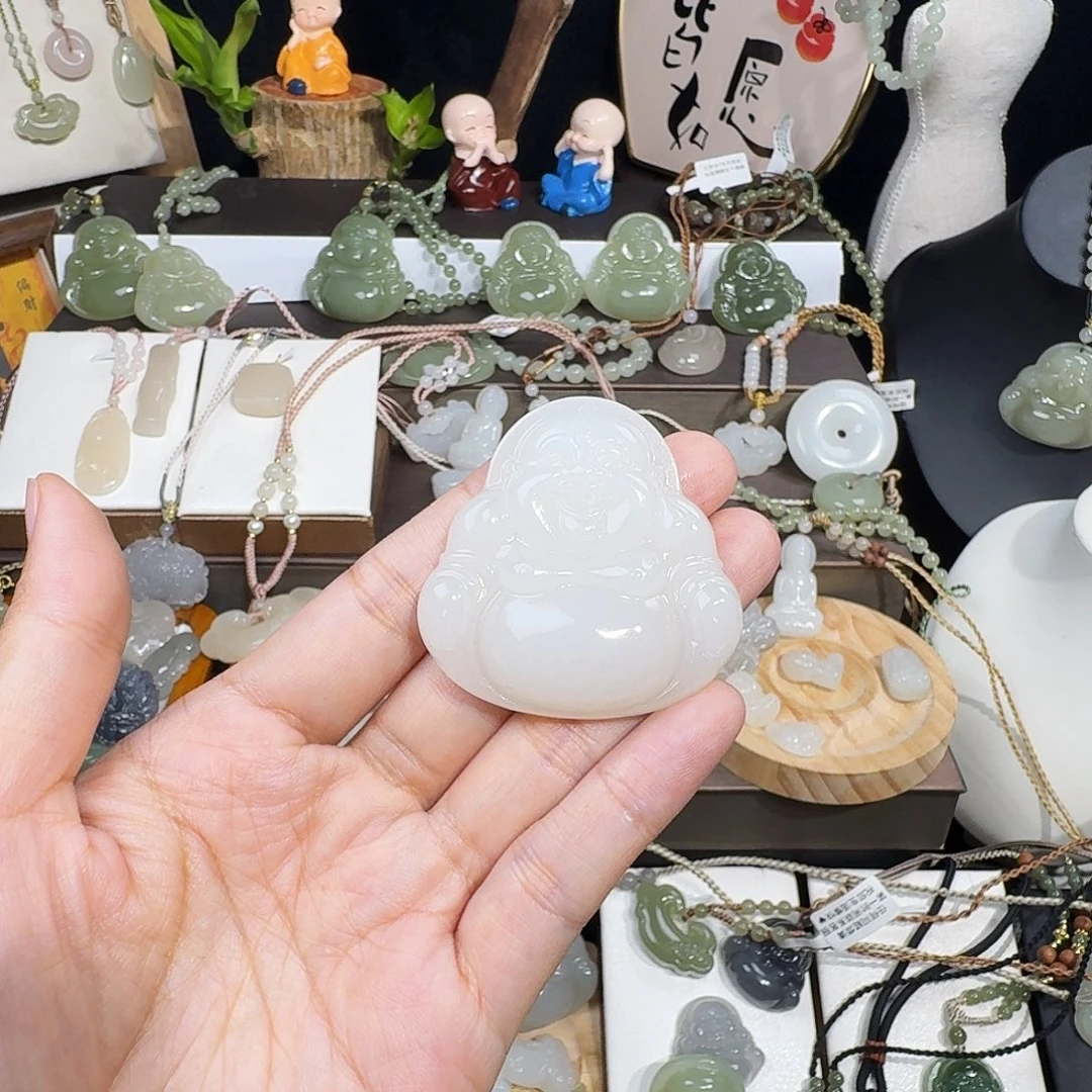 招***猫和田玉未镶嵌颈饰