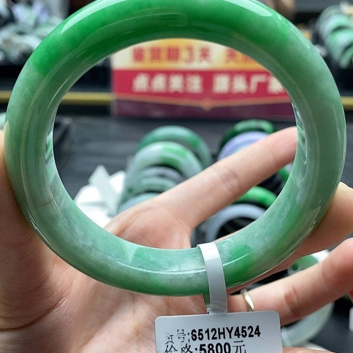 翡翠手镯未镶嵌57圈口