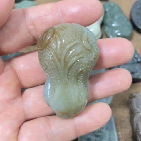 和田玉未镶嵌把件