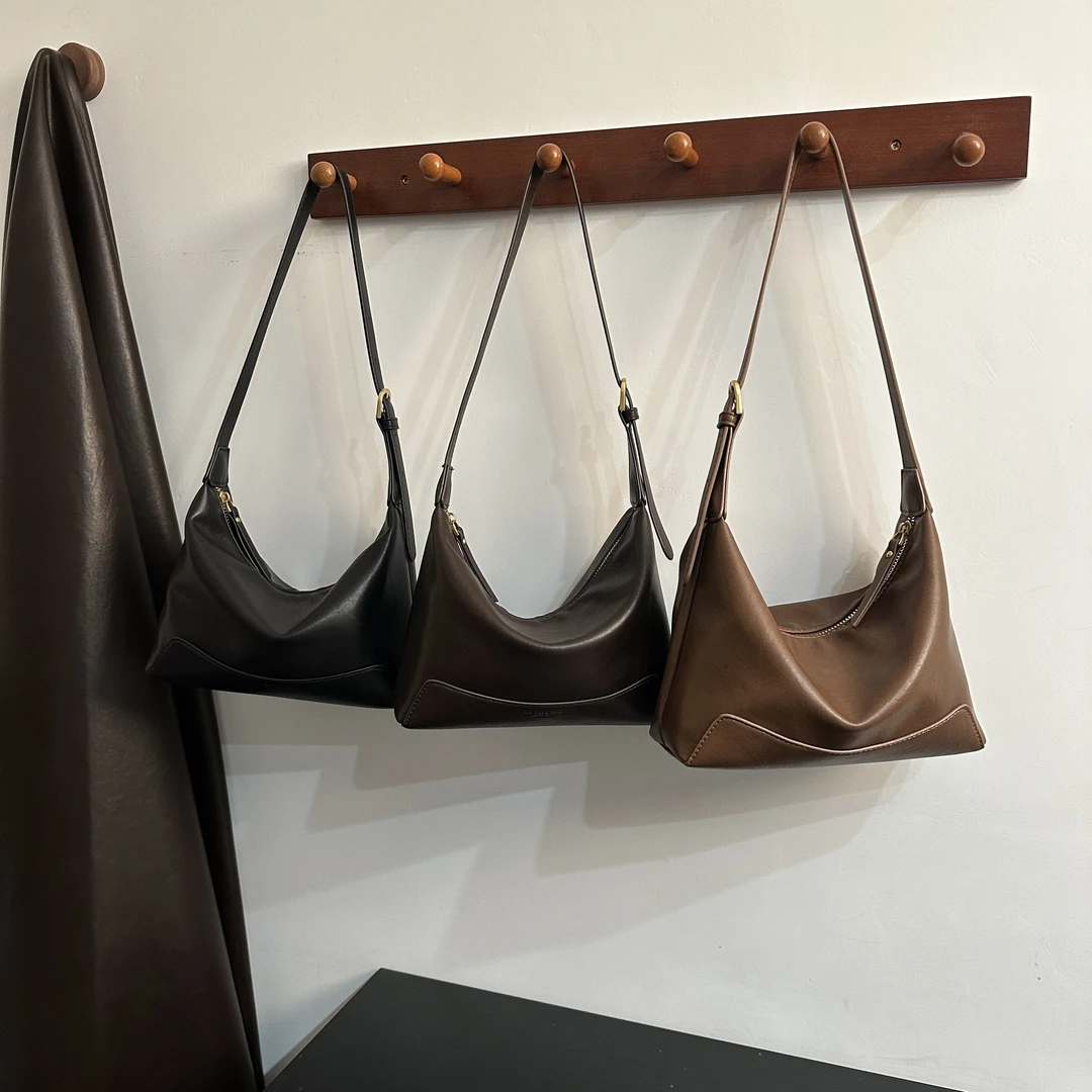 2025新款简约大气时尚百搭慵懒随性单肩斜挎饺子包女包 DZ 25071