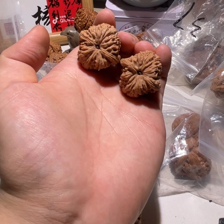 文玩核桃把件32全品满肉南疆石