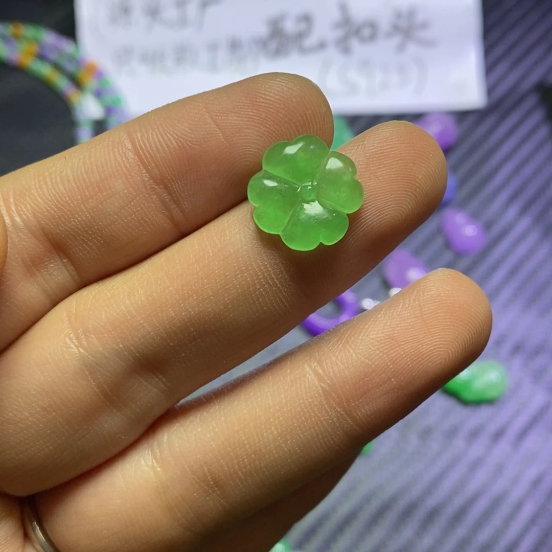 翡翠未镶嵌颈饰吊坠